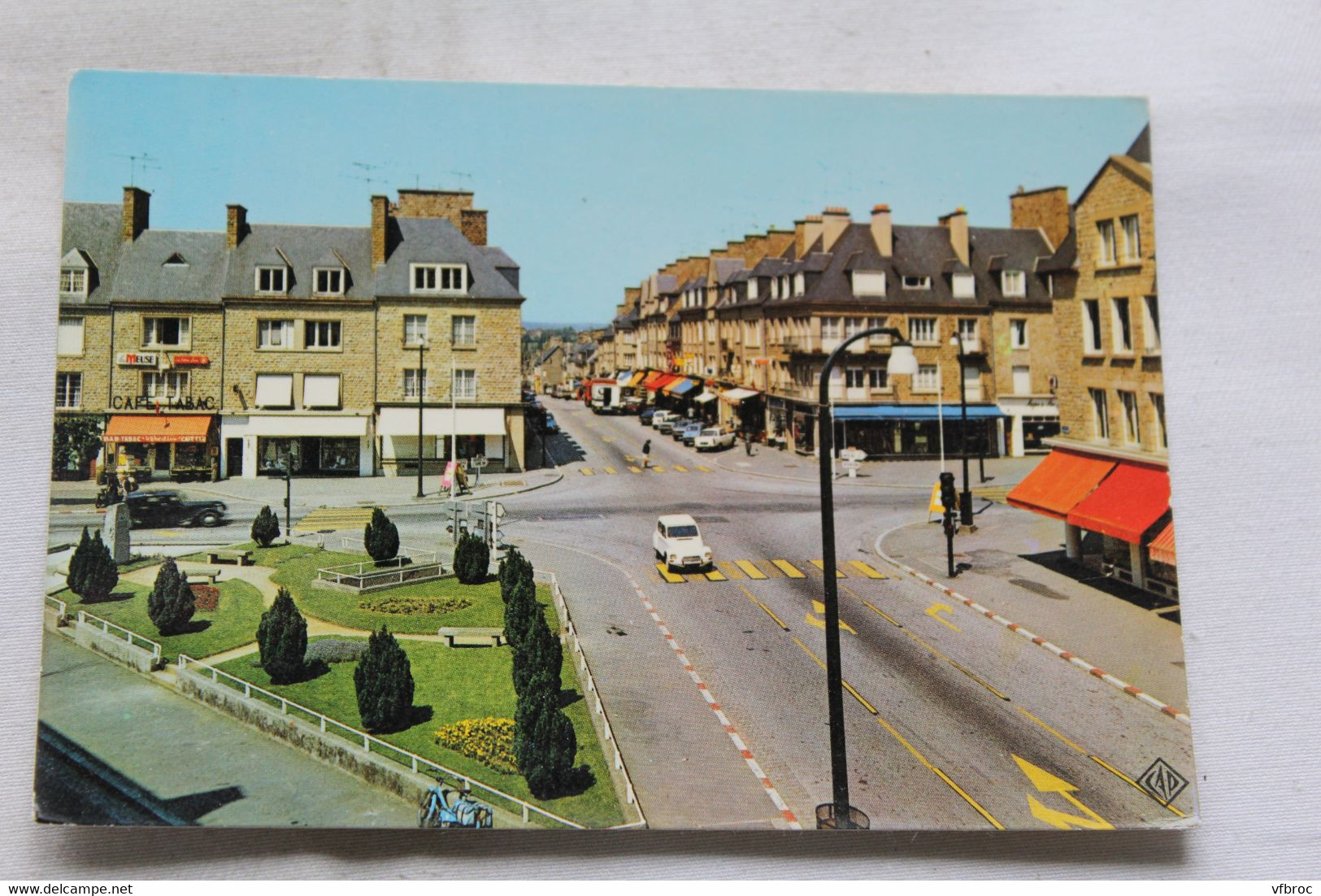 Cpm, Saint Hilaire du Harcouet, la rue de Mortain, Manche 50