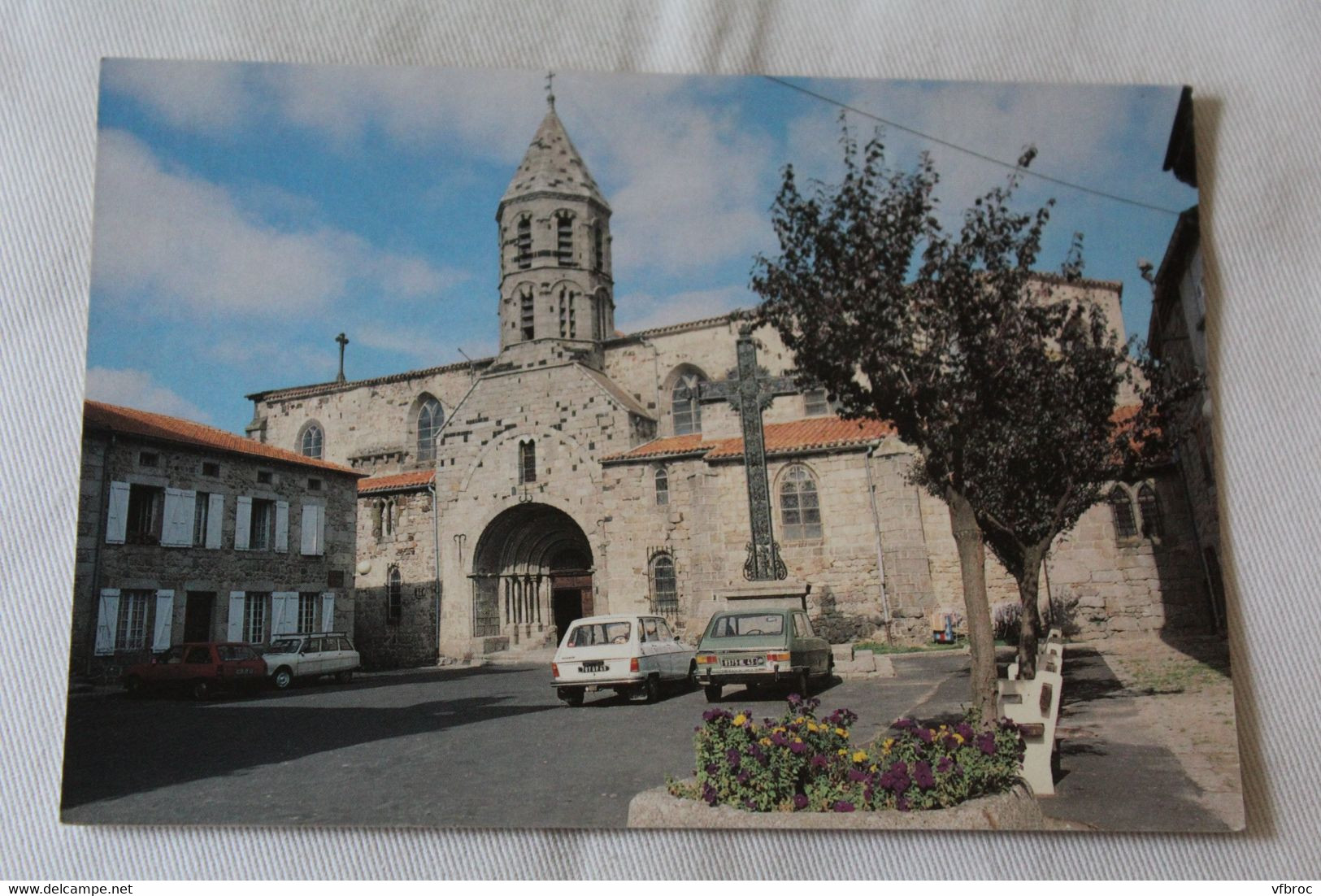 Cpm, Saugues, église saint Médard, Haute Loire 43