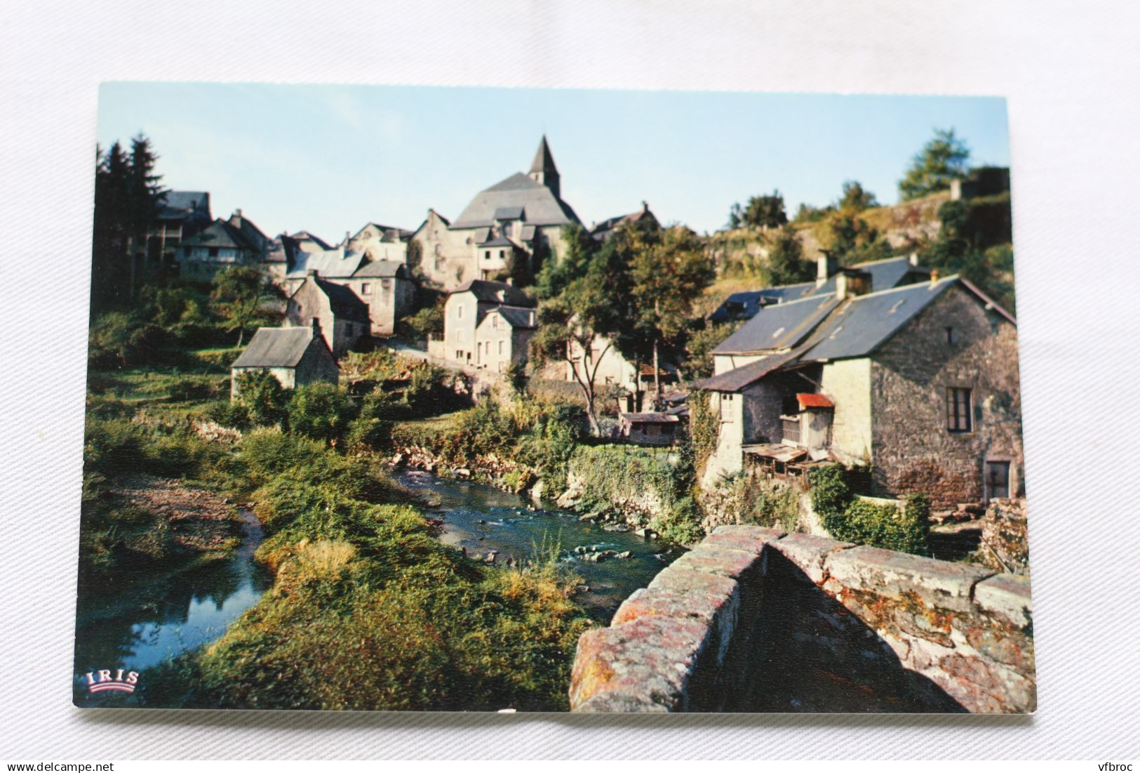 Cpm, Treignac, vue d'ensemble, l'église, Corrèze 19