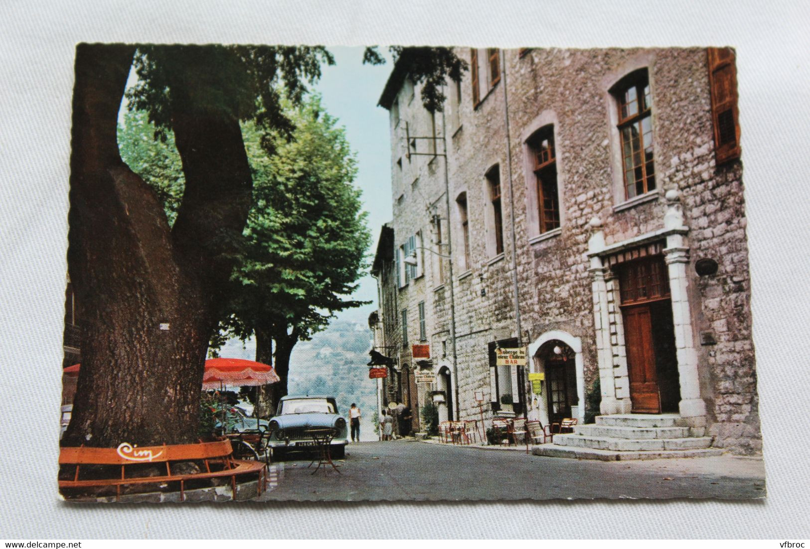 Cpm, Vence, un aspect pittoresque du vieux Vence et place Frène, Alpes maritimes 06