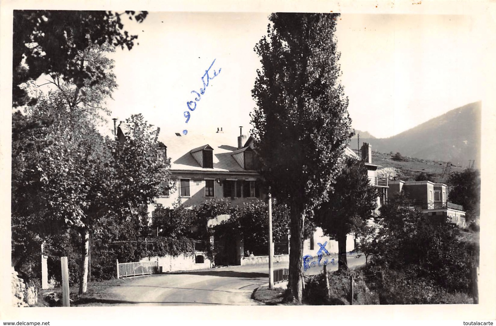 CPSM 05 EMBRUN AVENUE ET HOTEL PONFRACHE  1955