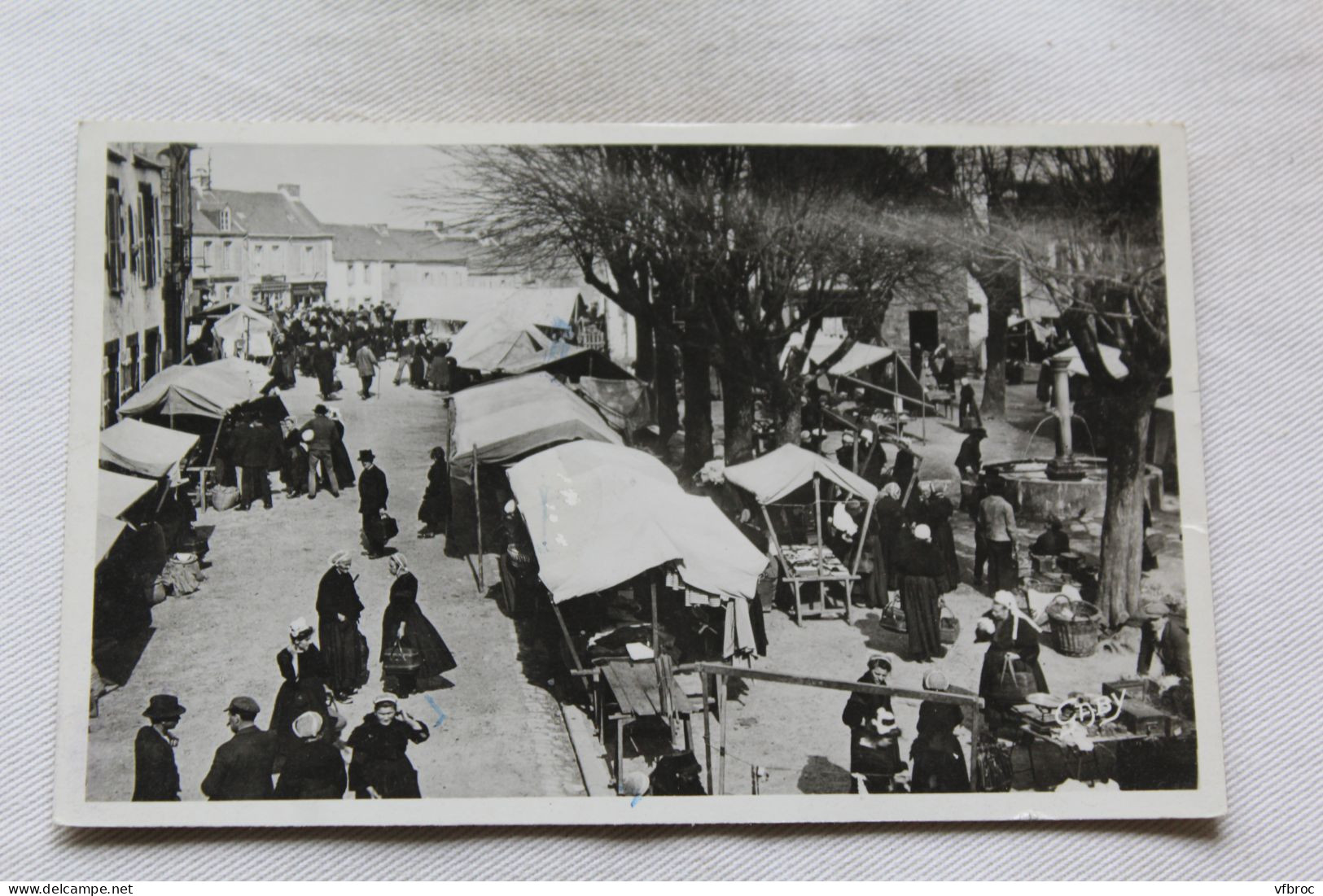 Cpsm 1949, Gourin, place du marché au beurre, Morbihan 56