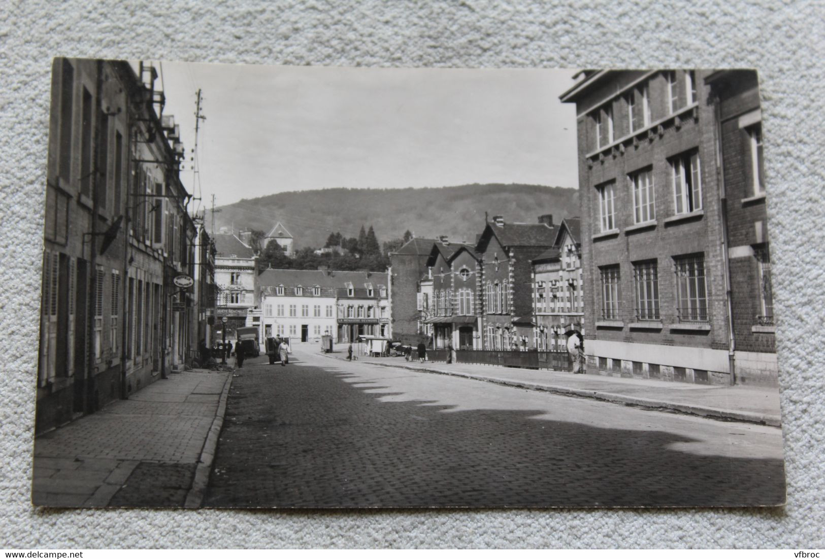 Cpsm 1952, Revin, avenue de la gare, Ardennes 08