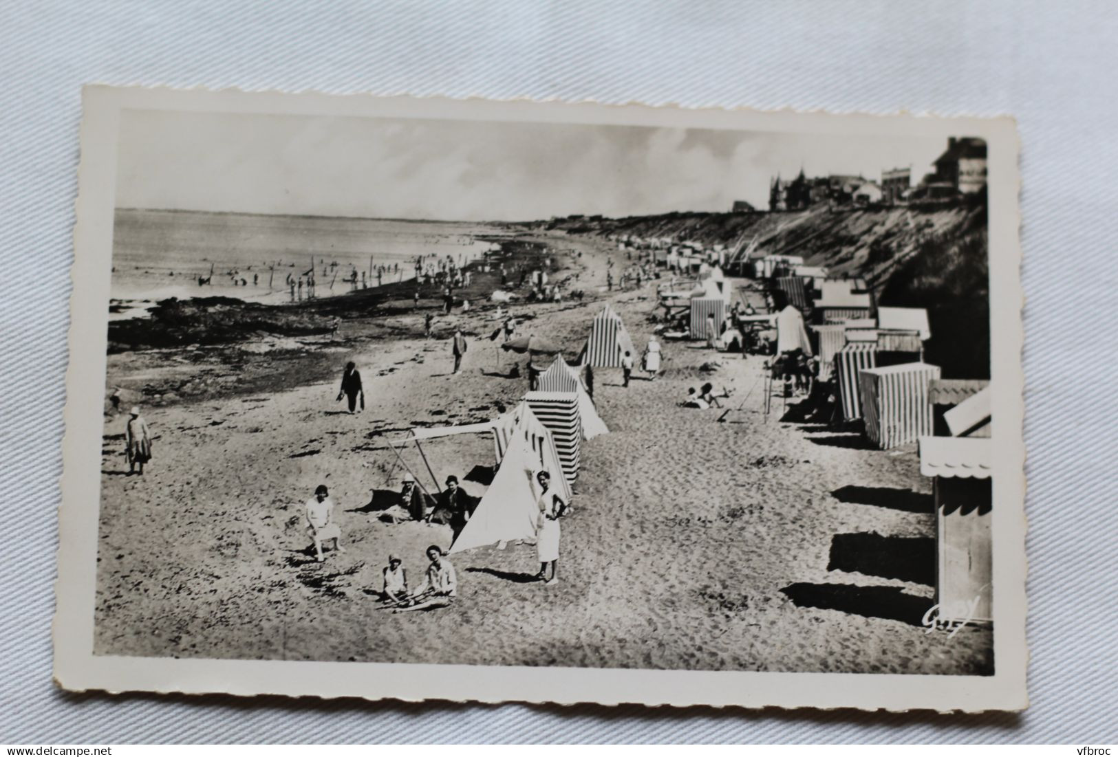 Cpsm 1953, Tharon plage , la plage et les cabines, Loire Atlantique 44