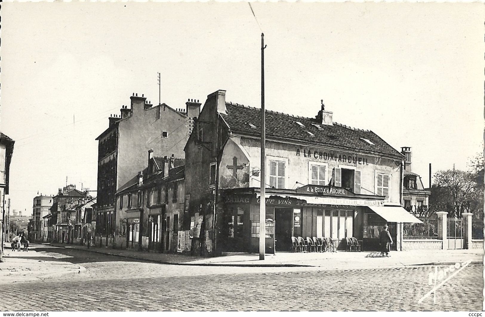 CPSM Arcueil - Cachan La Croix d'Arcueil et la rue Berthollet