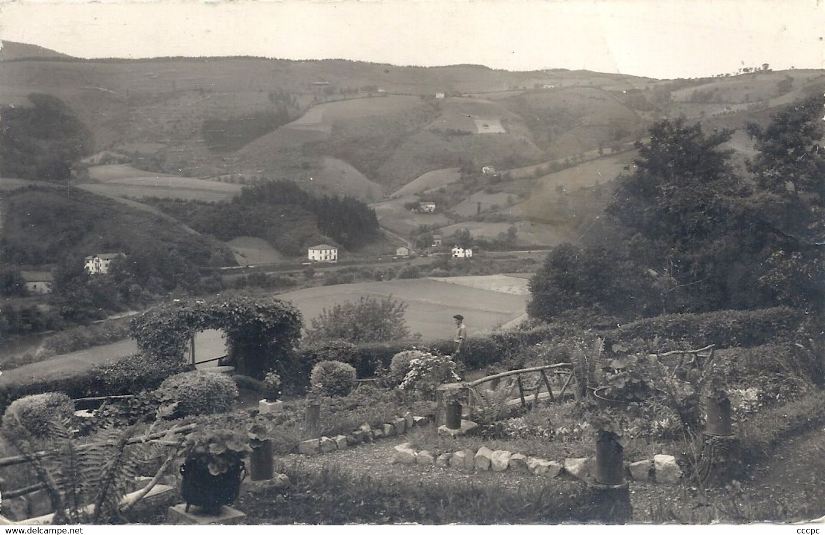 CPSM Biriatou La Terrasse et les Jardins du Restaurant Bonnet Anhénia avec vue sur l'Espagne