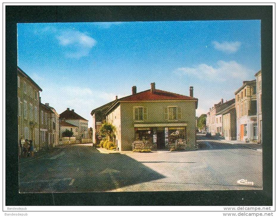 CPSM - Blaiserives ( Haute Marne 52) - La Place ( animée Vélo Solex peu visible Magasin COOP COMBIER CIM )  )