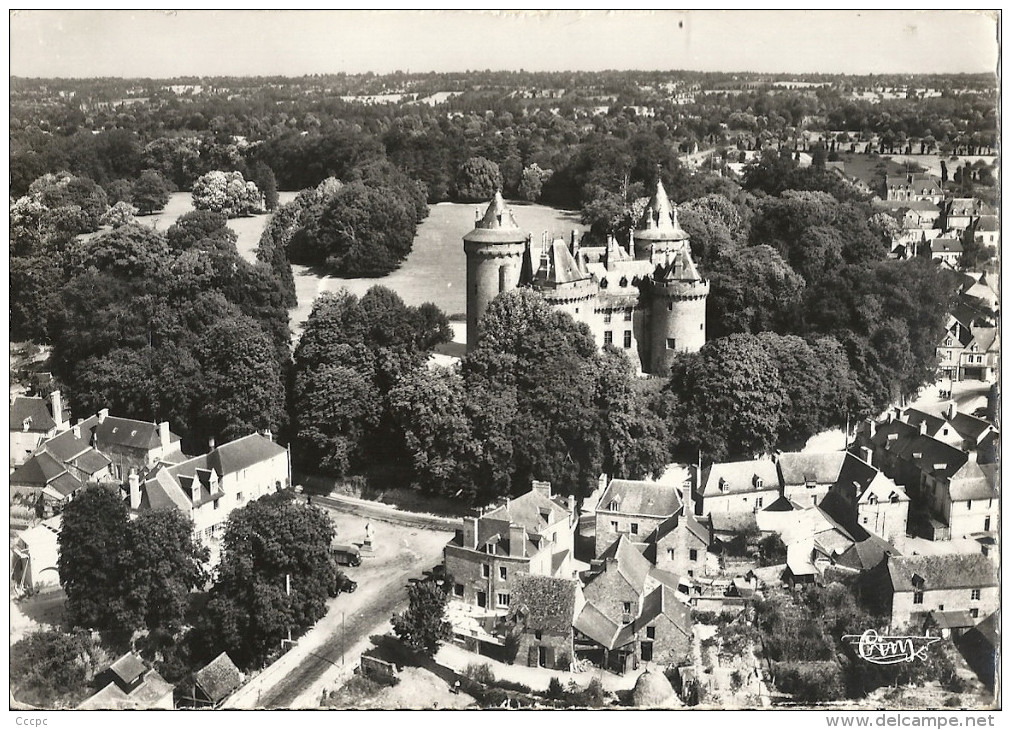 CPSM Combourg - Château et Place Chateaubriand