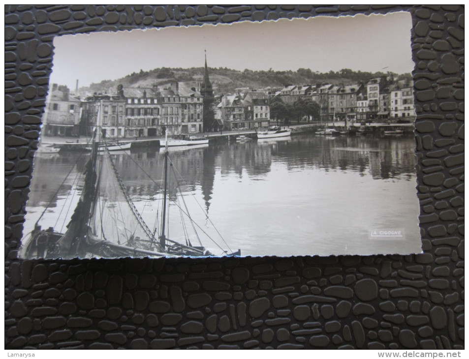 CPSM de Honfleur commune portuaire normande (département Calvados) située sur la rive sud de l'estuaire de la Seine,