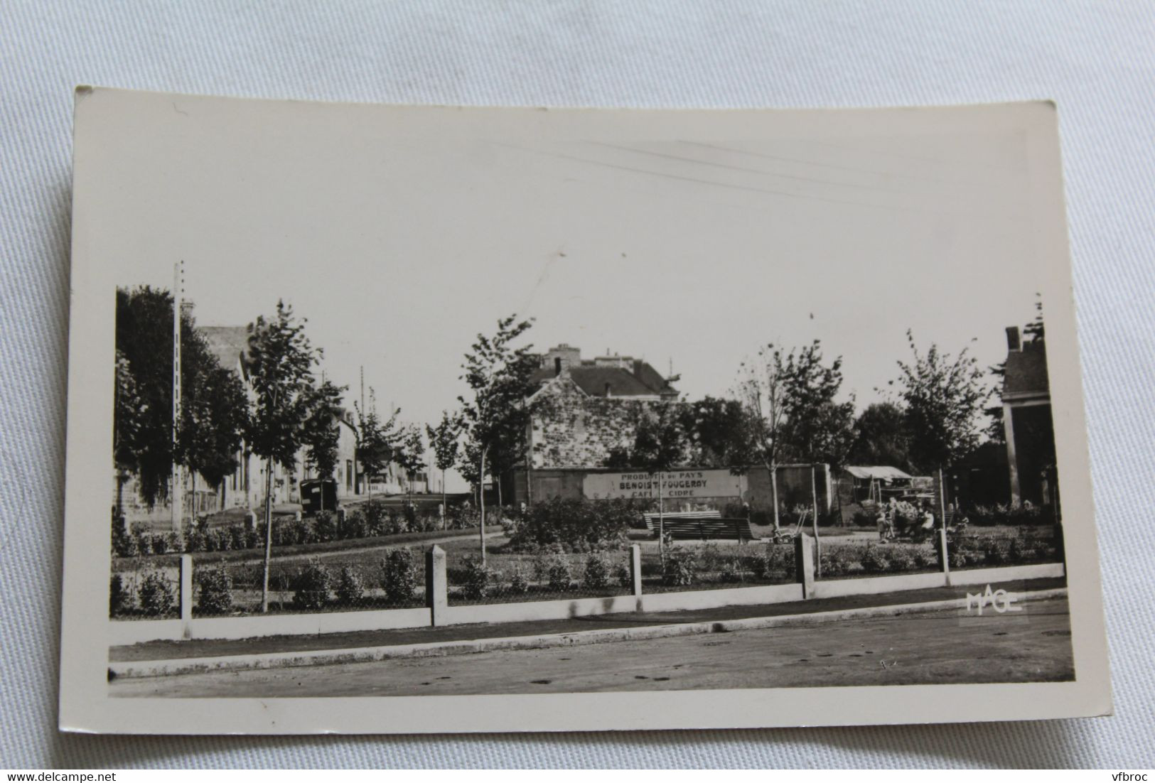 Cpsm, Dol de Bretagne, le square de la gare, Ille et Vilaine 35