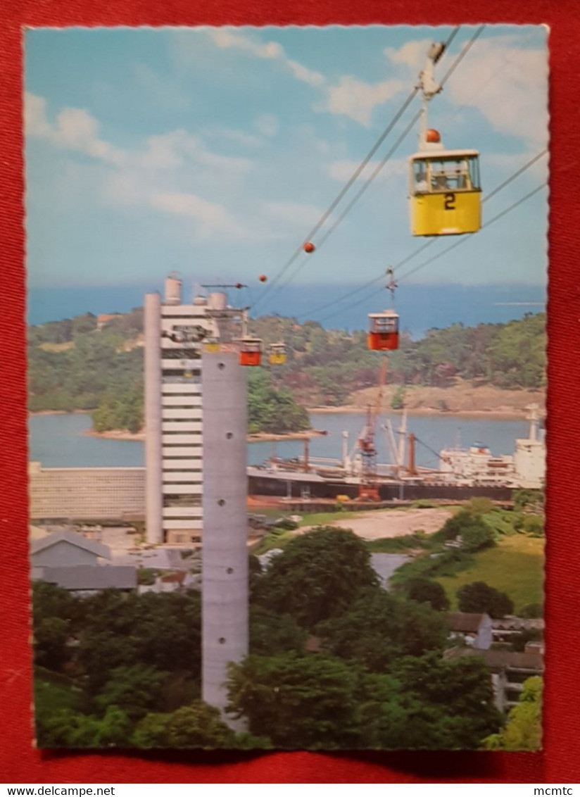 CPSM  grand format - Cable cars and pylons with Sentosa Island in background , Singapore  -( Singapour ) téléférique