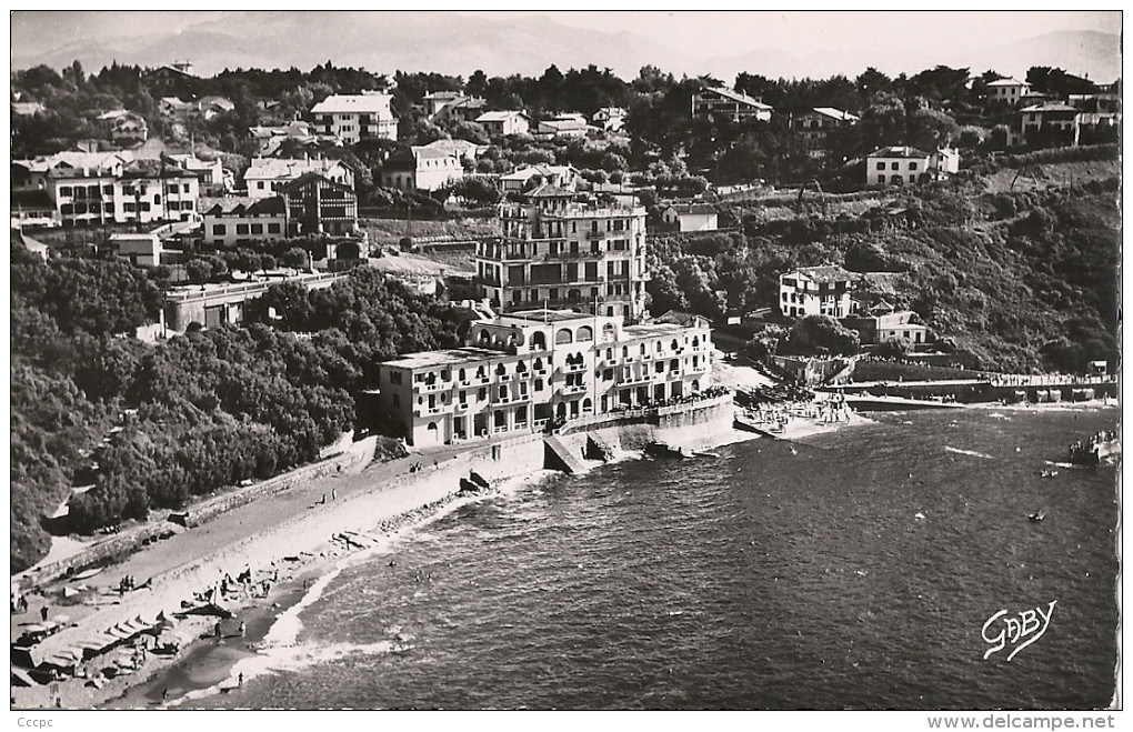 CPSM Guethary - vue aérienne - Le Casino et la Plage