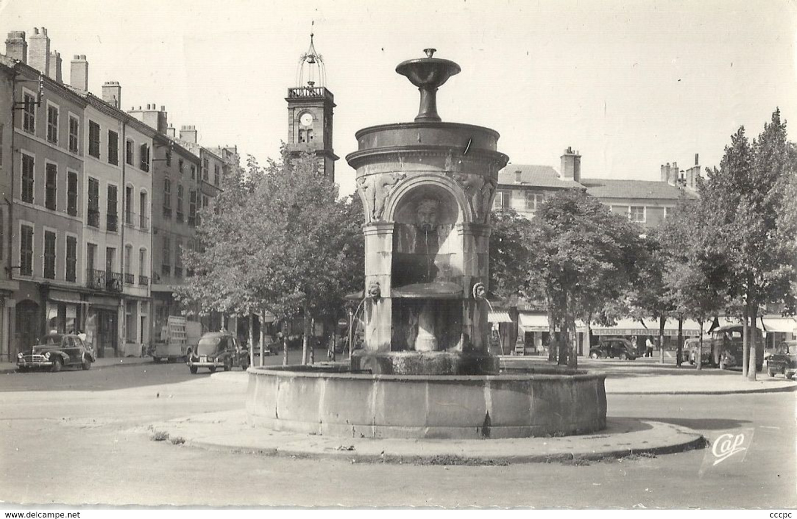 CPSM Issoire Place de la République