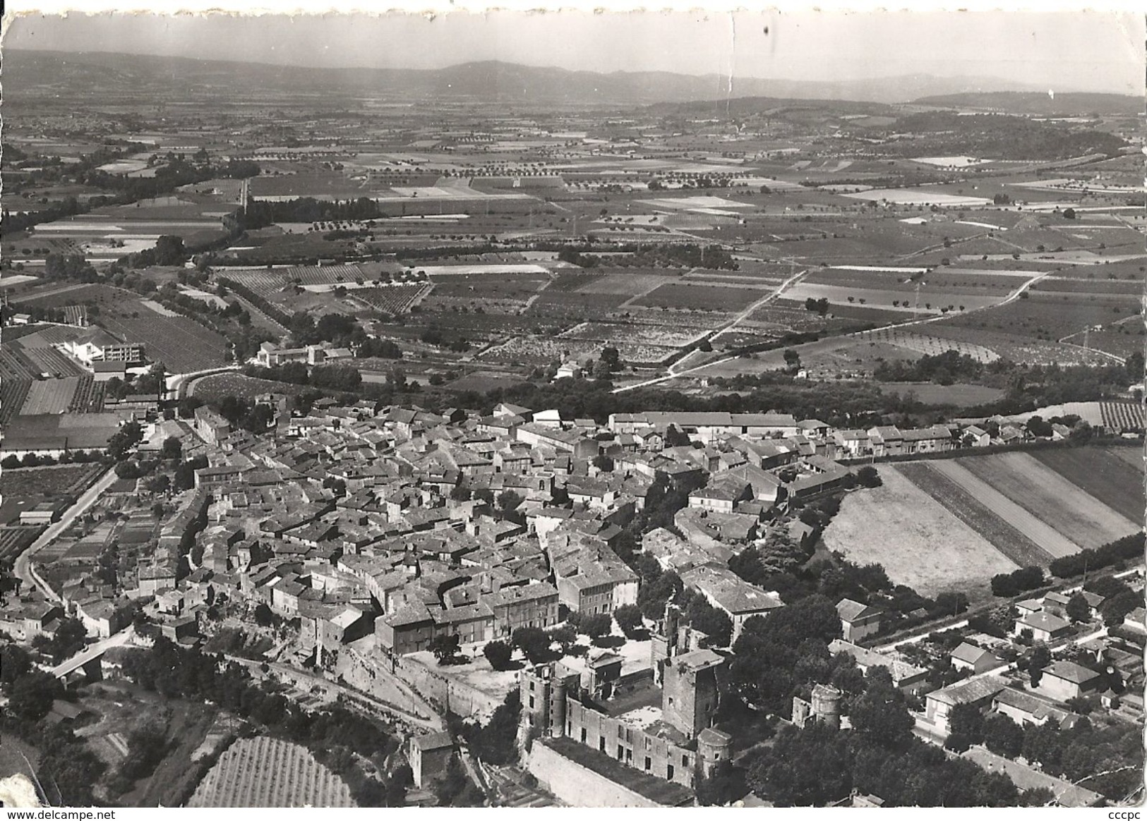 CPSM La Tour d'Aigues Vue générale aérienne au 1er plan le Château