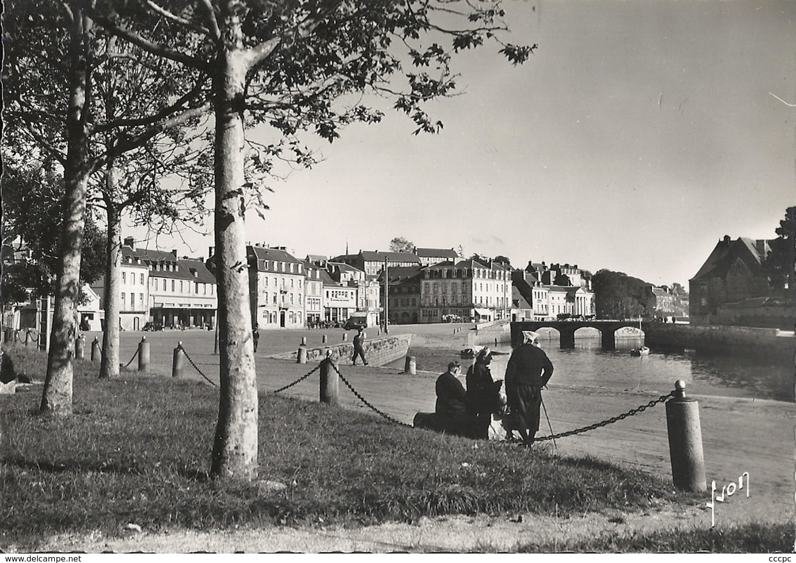 CPSM Lannion Quai d'Aiguillon