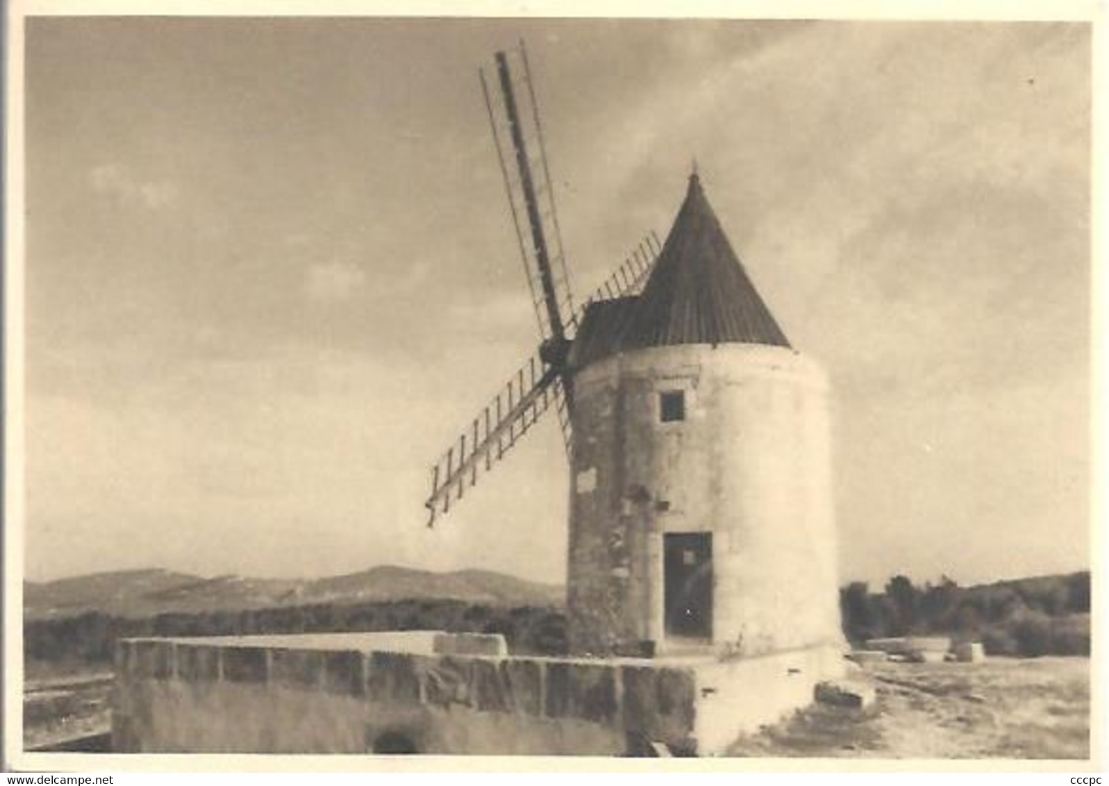 CPSM Le Moulin de Daudet à Fontvieille