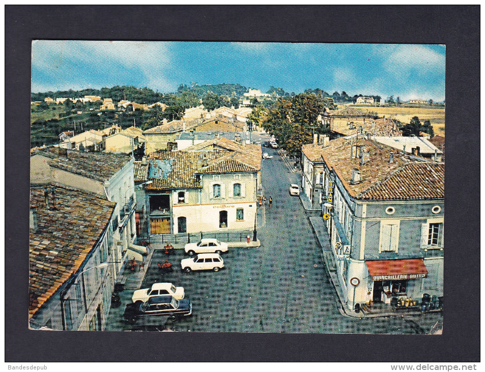 CPSM Montastruc la Conseillere (31) - Place de l' Hotel de Ville ( vue aerienne voitures commerce Ed. Larrey )