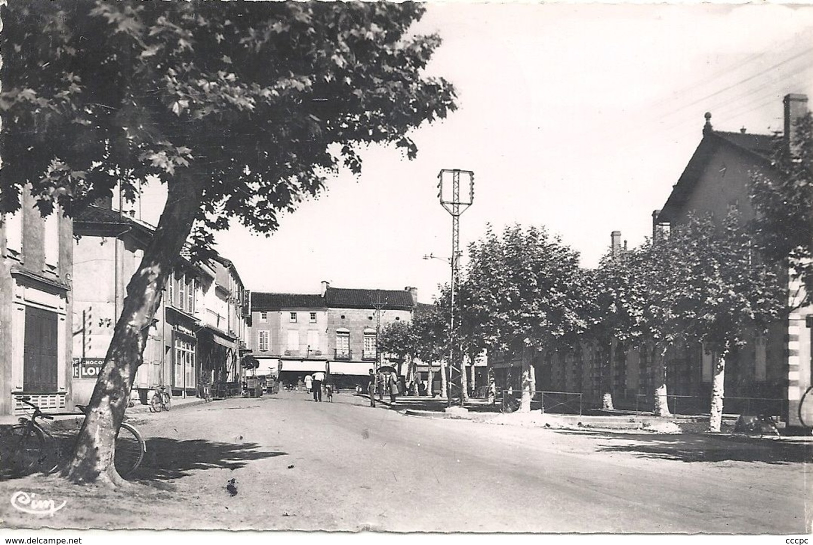 CPSM Nogaro Place de Jeanne-d'Arc