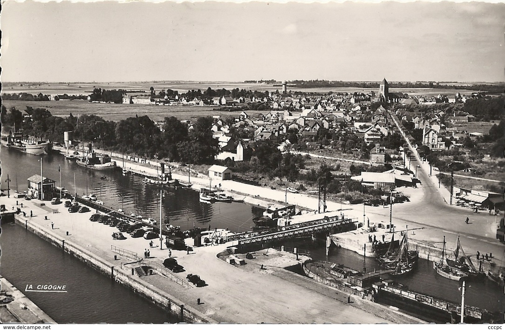 CPSM Ouistreham - Riva-Bella vue générale du port de Ouistreham