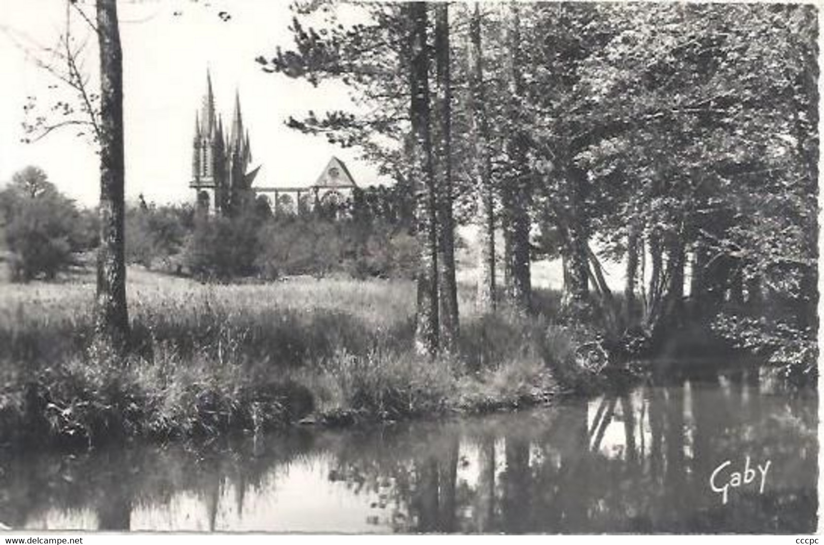 CPSM Pontmain  L'Etang et la Basilique