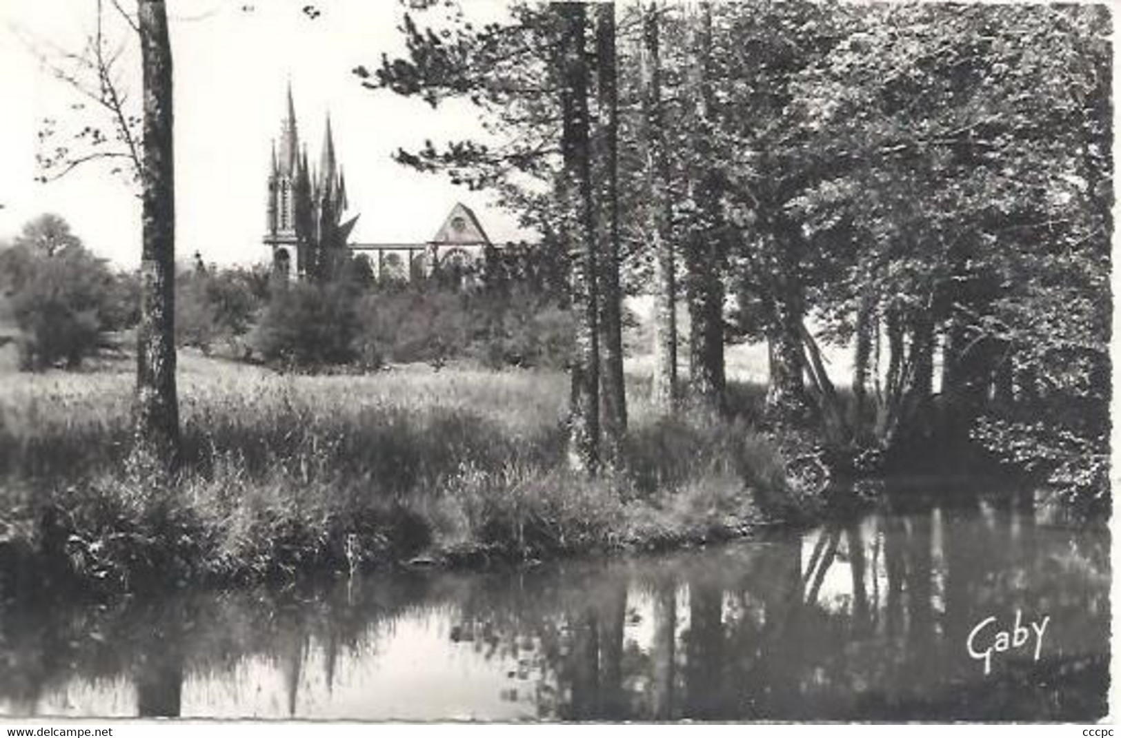 CPSM Pontmain  L'Etang et la Basilique