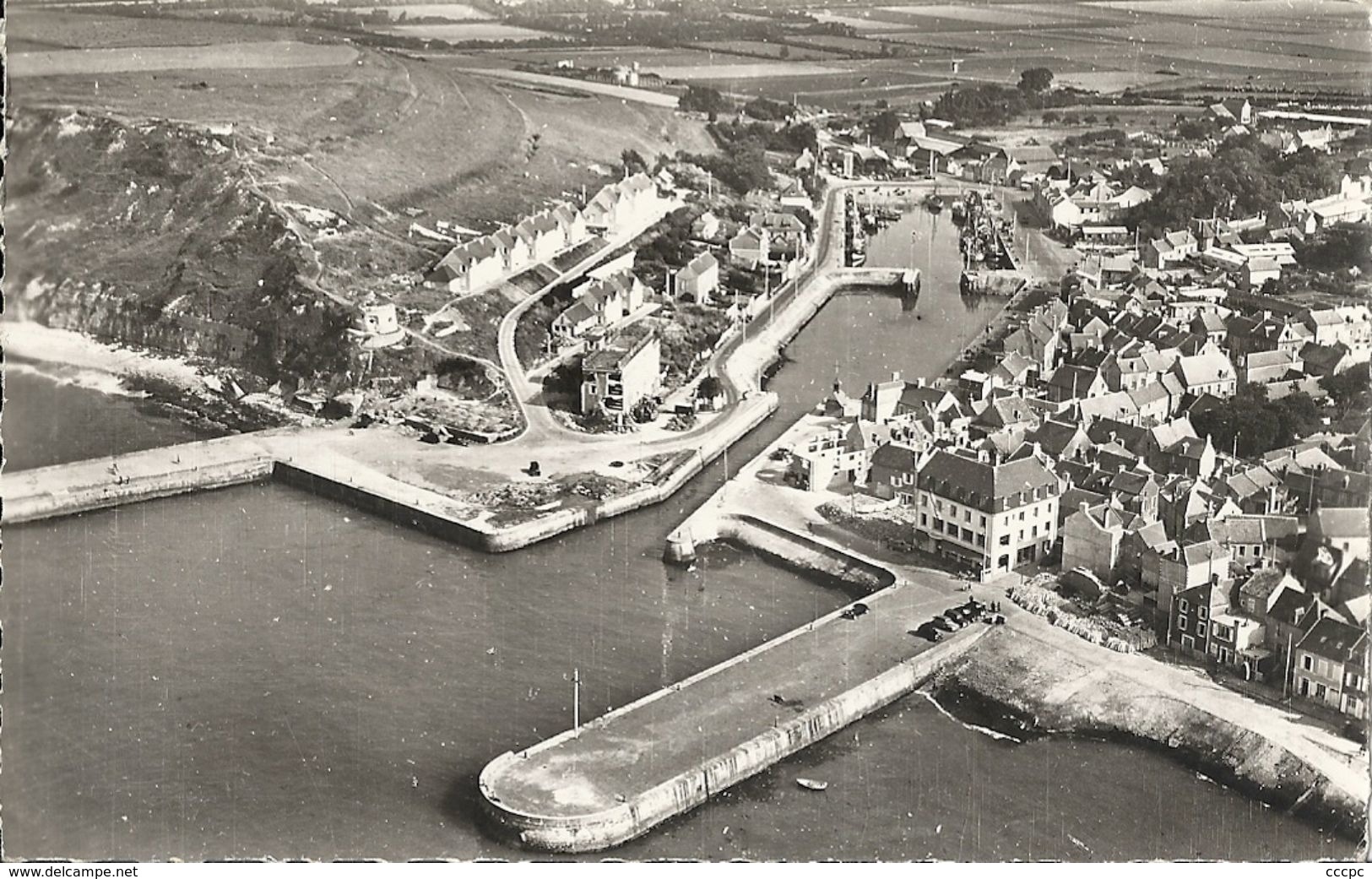 CPSM Port-en-Bessin l'Entrée du Port