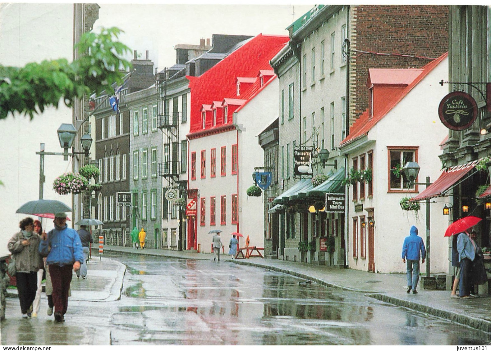 CPSM Québec-La rue Saint Louis-Beau Timbre      L2581