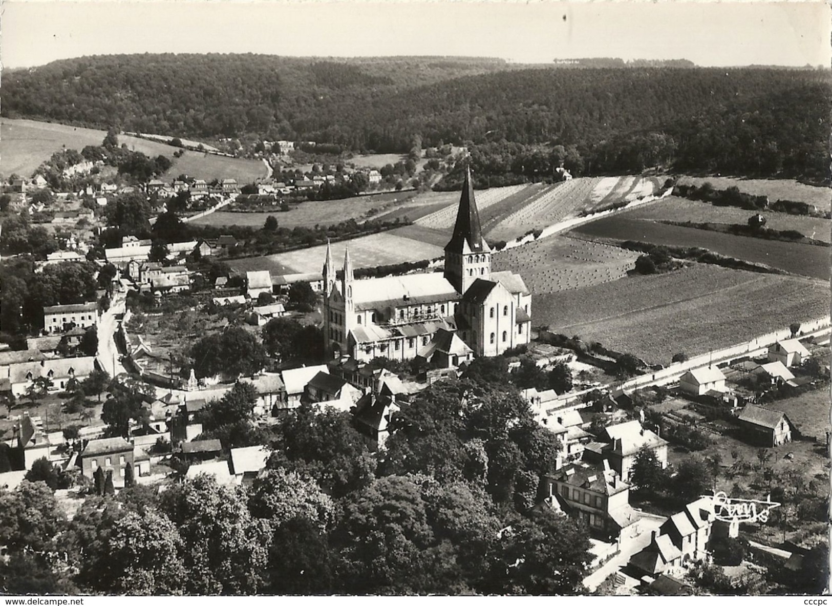 CPSM Saint-Martin de Boscherville vue générale sur l'Abbaye