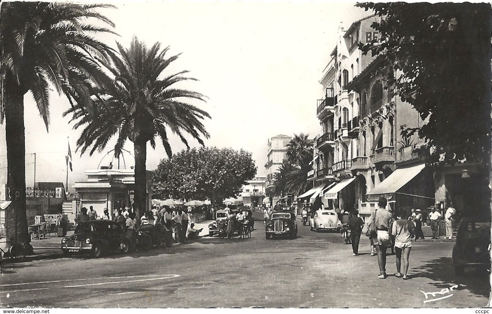 CPSM Saint- Raphaël Boulevard Félix Martin voitures très anciennes