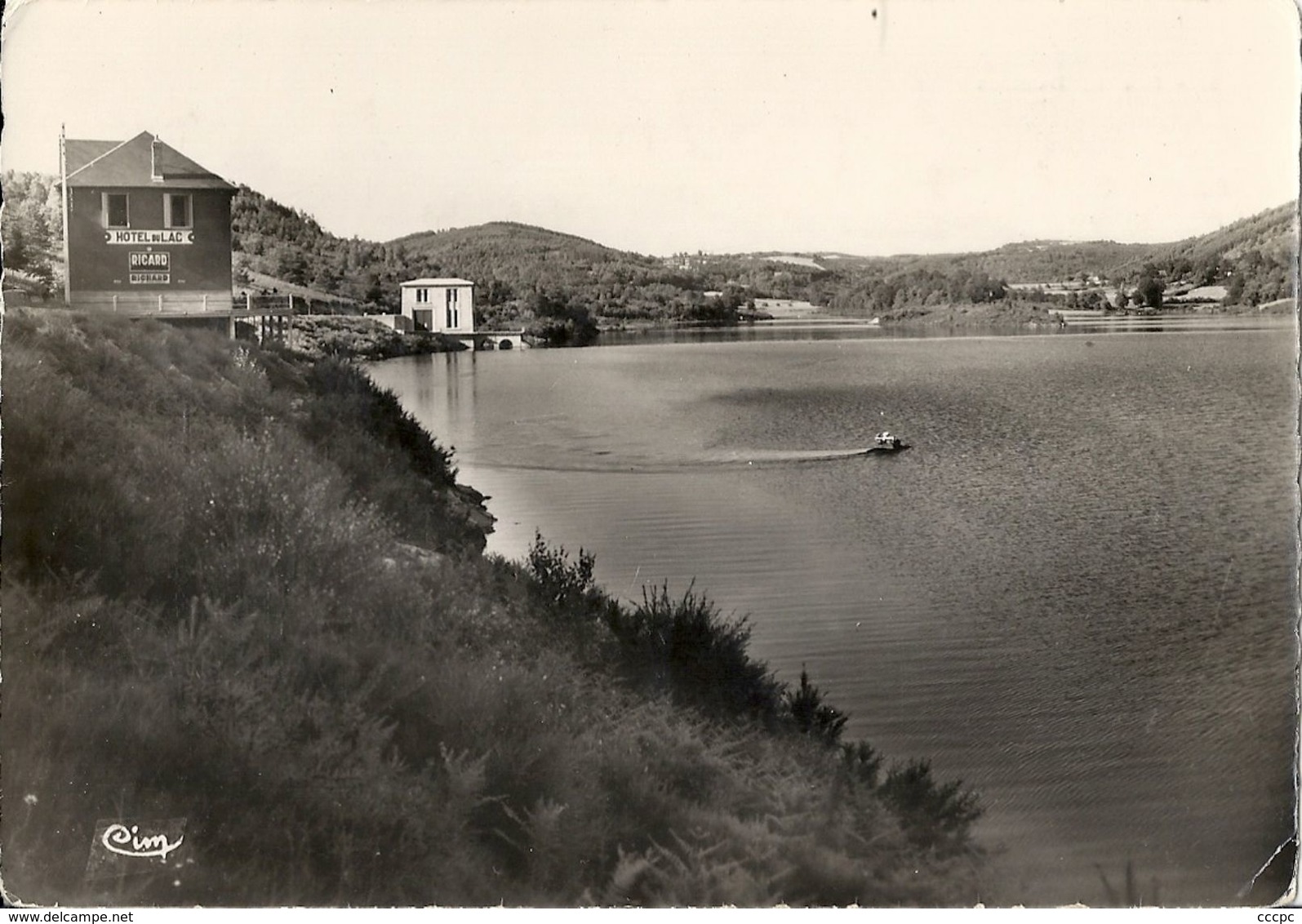 CPSM Treignac Le lac du Barrious