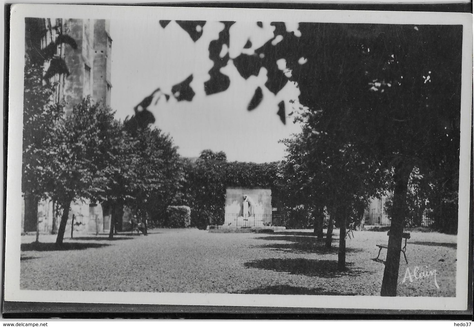 Crepy en Valois - Le Monument aux Morts