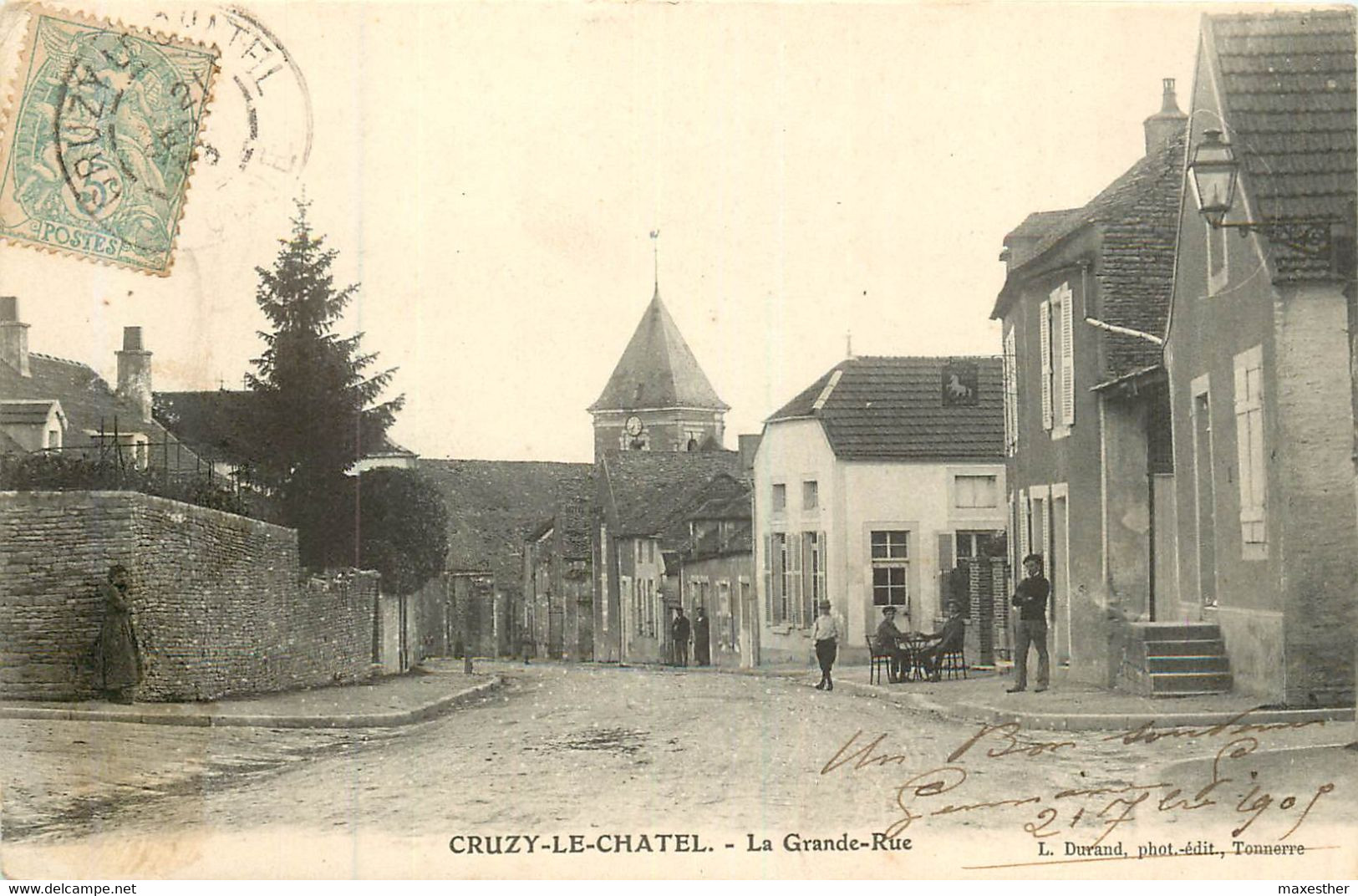 CRUZY LE CHATEL la rue Grande rue