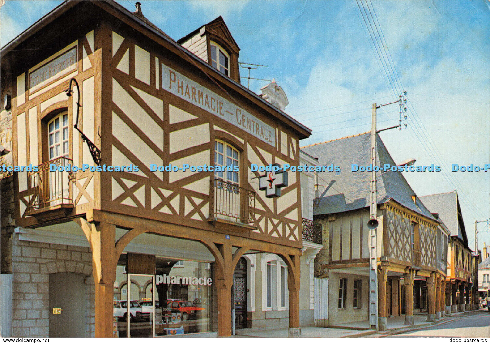 D007328 La Guerche de Bretagne. Les vieux porches. Artaud. 1982