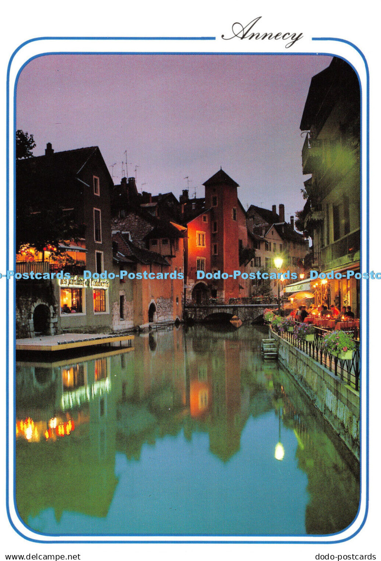 D032188 Annecy. Haute Savoie. En flanant dans le vieil Annecy au crepuscule. Rev