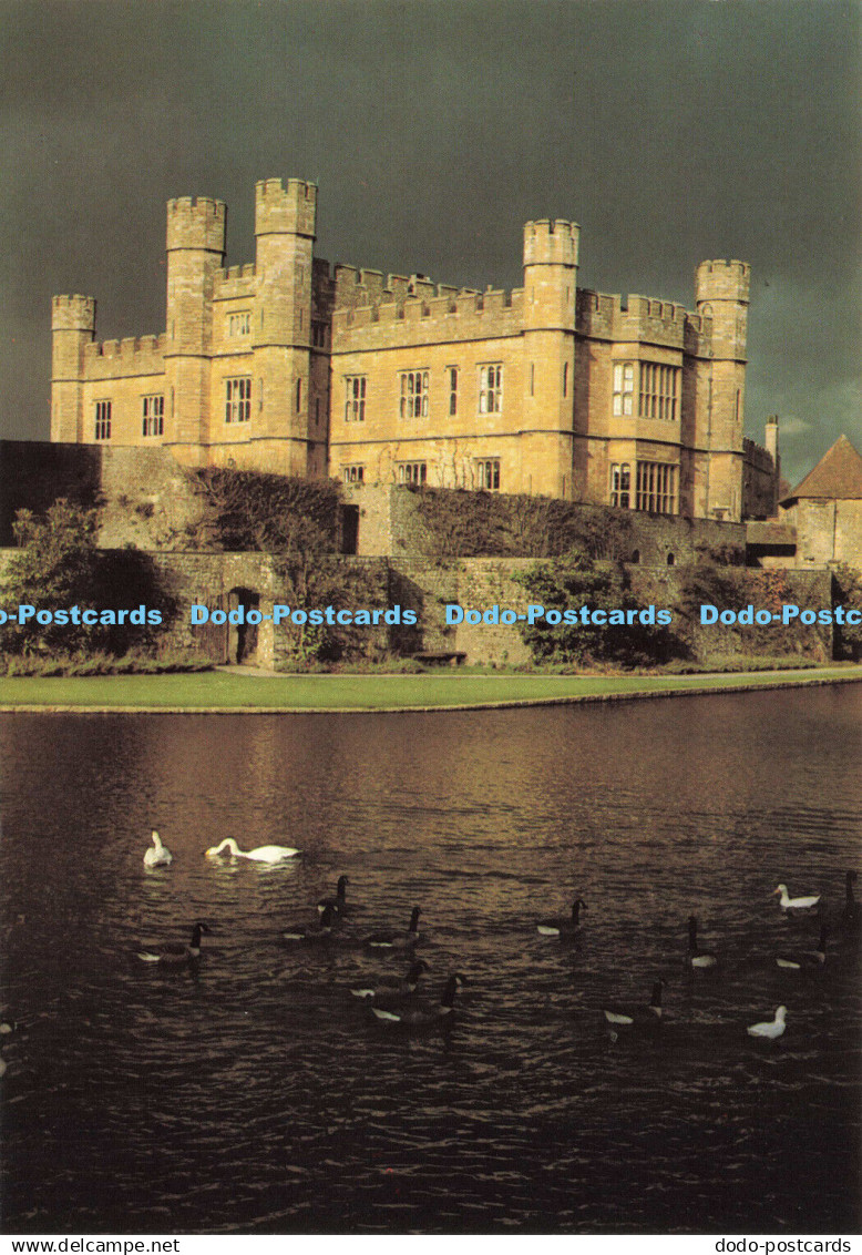 D173377 Kent. Leeds Castle. Near Maidstone. Storm Clouds in Summer. Leeds Castle