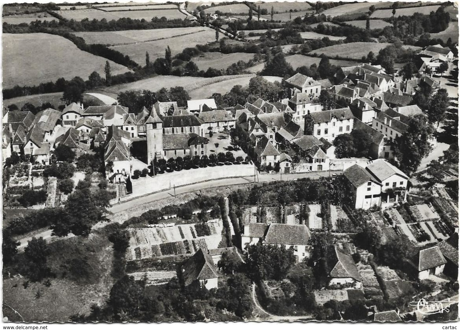 D64 - ARTHEZ DE BEARN - LE CENTRE - CPSM dentelée grand format en noir et blanc