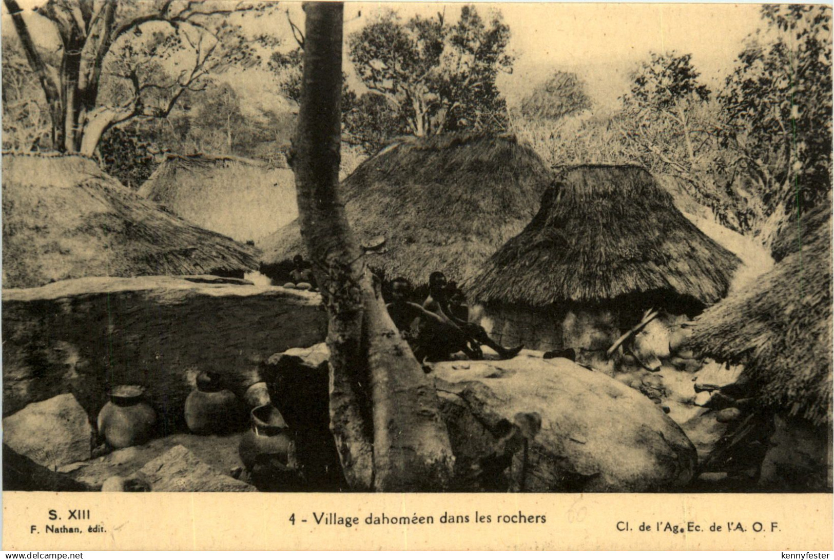 Dahomey - Benin - Village dahomeen danss les rochers