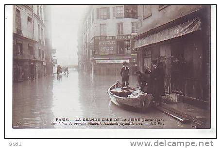 Dép75 - Paris - Arrondissement: 05 -  Inondations de 1910 -RF4988- Quartier Maubert - Habitants Fuyant la Crue-bon état