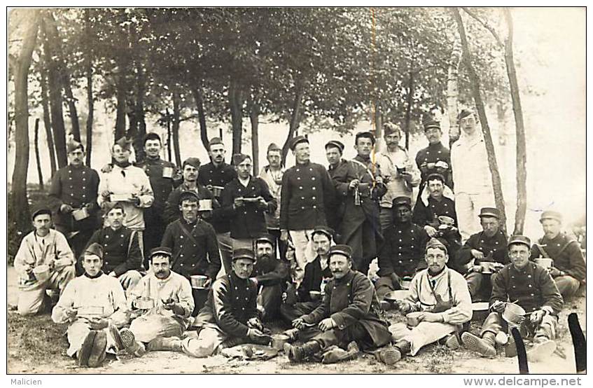 - departs div.- ref-HH637 - yvelines - maisons laffitte - camp - carte photo groupe de militaires - militaria -