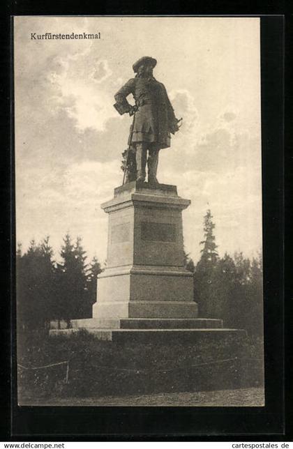 AK Fehrbellin, vor dem Kurfürstendenkmal