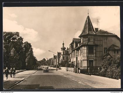 AK Klötze /Altmark, Bahnhofstrasse mit Passanten