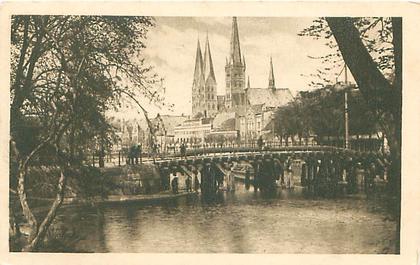 LÜBECK - Dankwärtsbrücke mit Marien-und Petrikirche