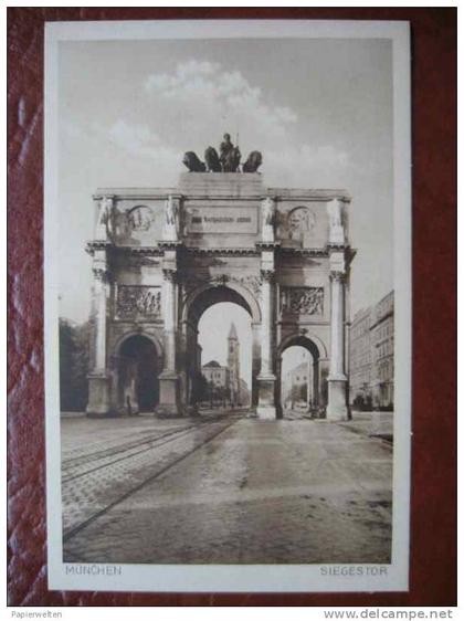 München - Siegestor + Ludwigskirche