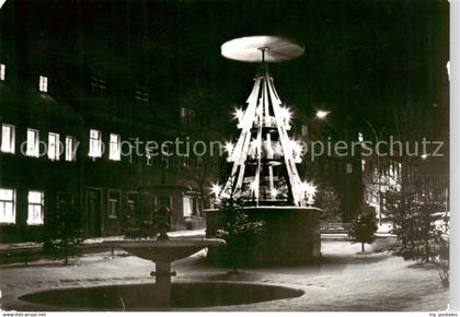 Schlettau Erzgebirge Markt mit Pyramide zur Weihnachtszeit