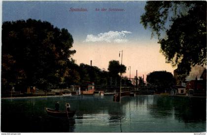 Berlin-Spandau, an der Schleuse