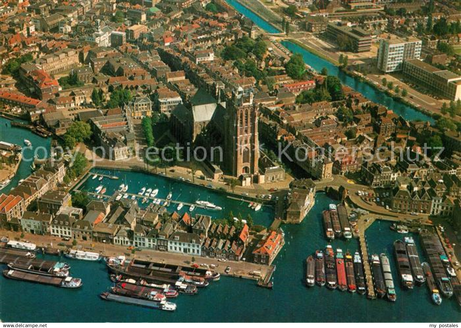 Dordrecht Gezicht op Oud Dordrecht Hooikade Maartensgat Kerk luchtopname