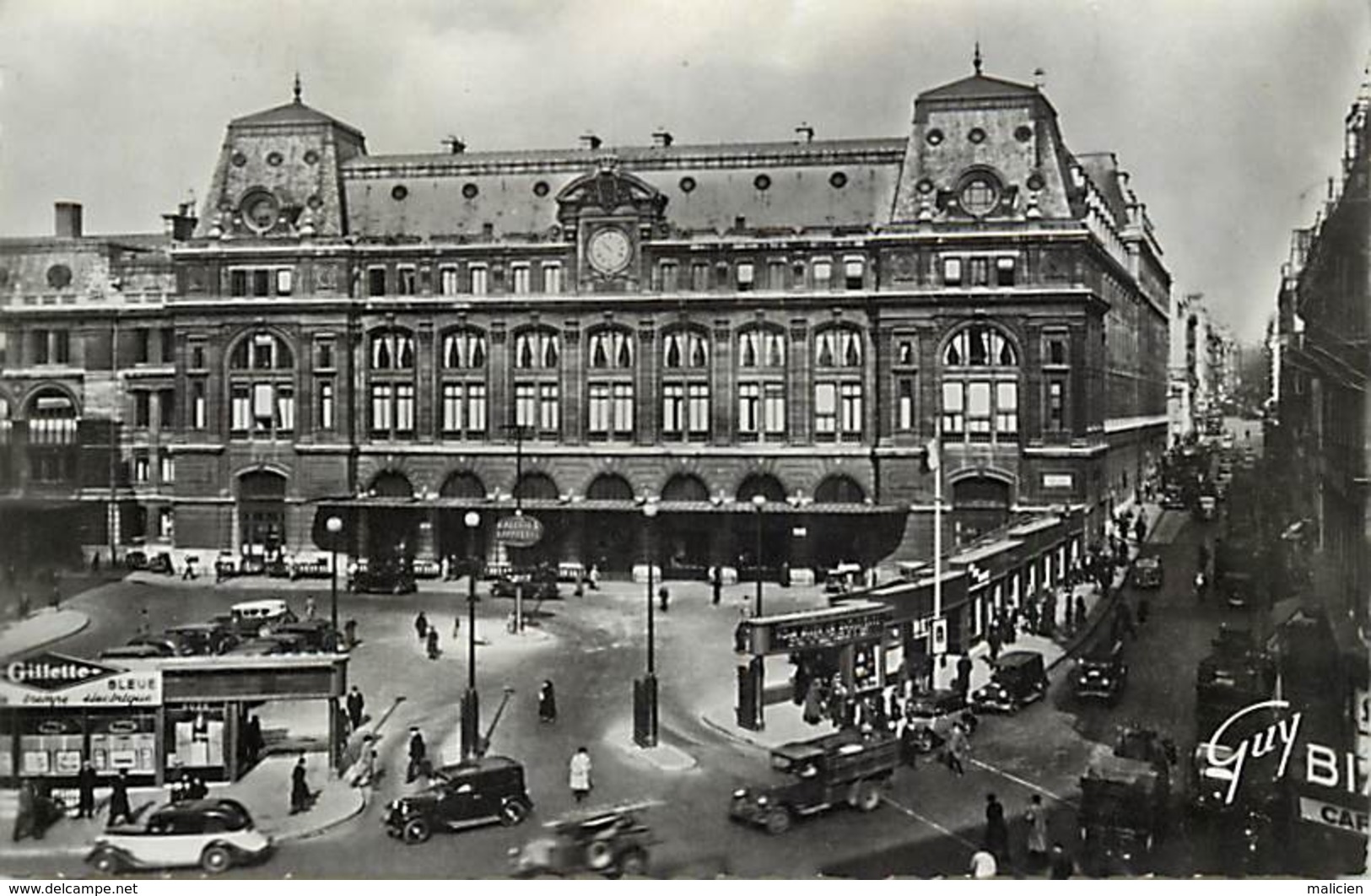 dpts div.-ref-AK658- paris - gare saint lazare - st lazare - gares - cour du havre - publicité gillette blue -