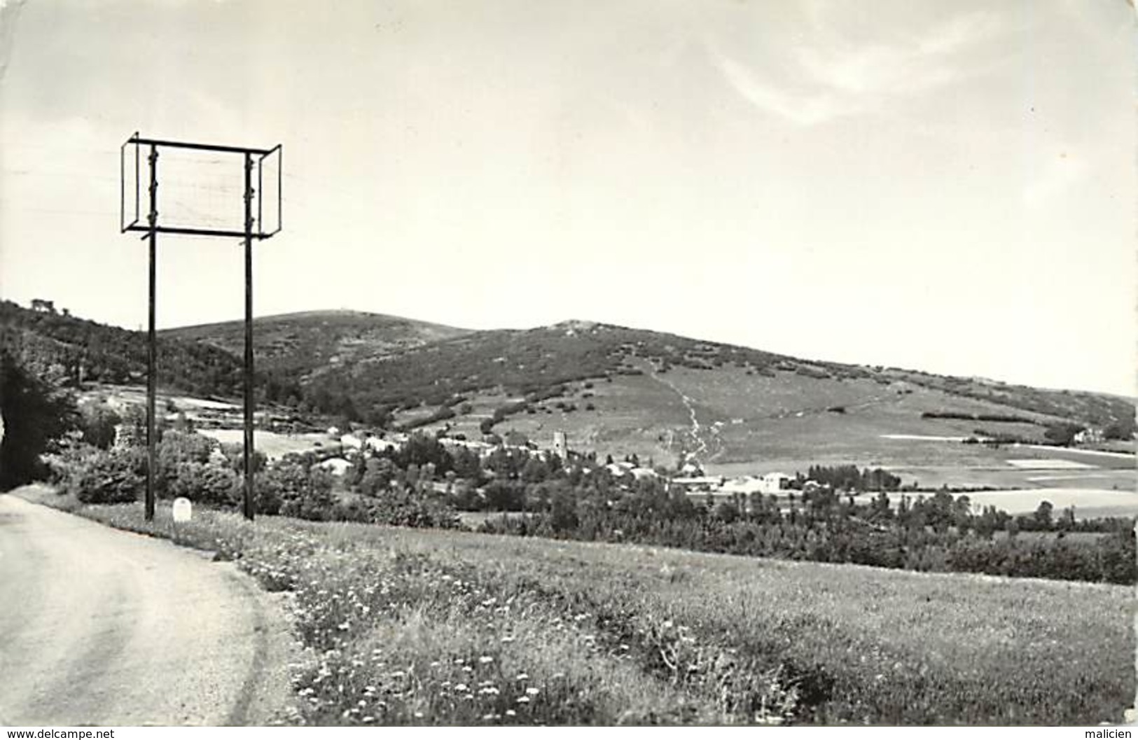 -dpts div.-ref-NN206- aude - pradelles cabardes - vue generale a l arrivee - au fond pic de nôre - carte bon etat -