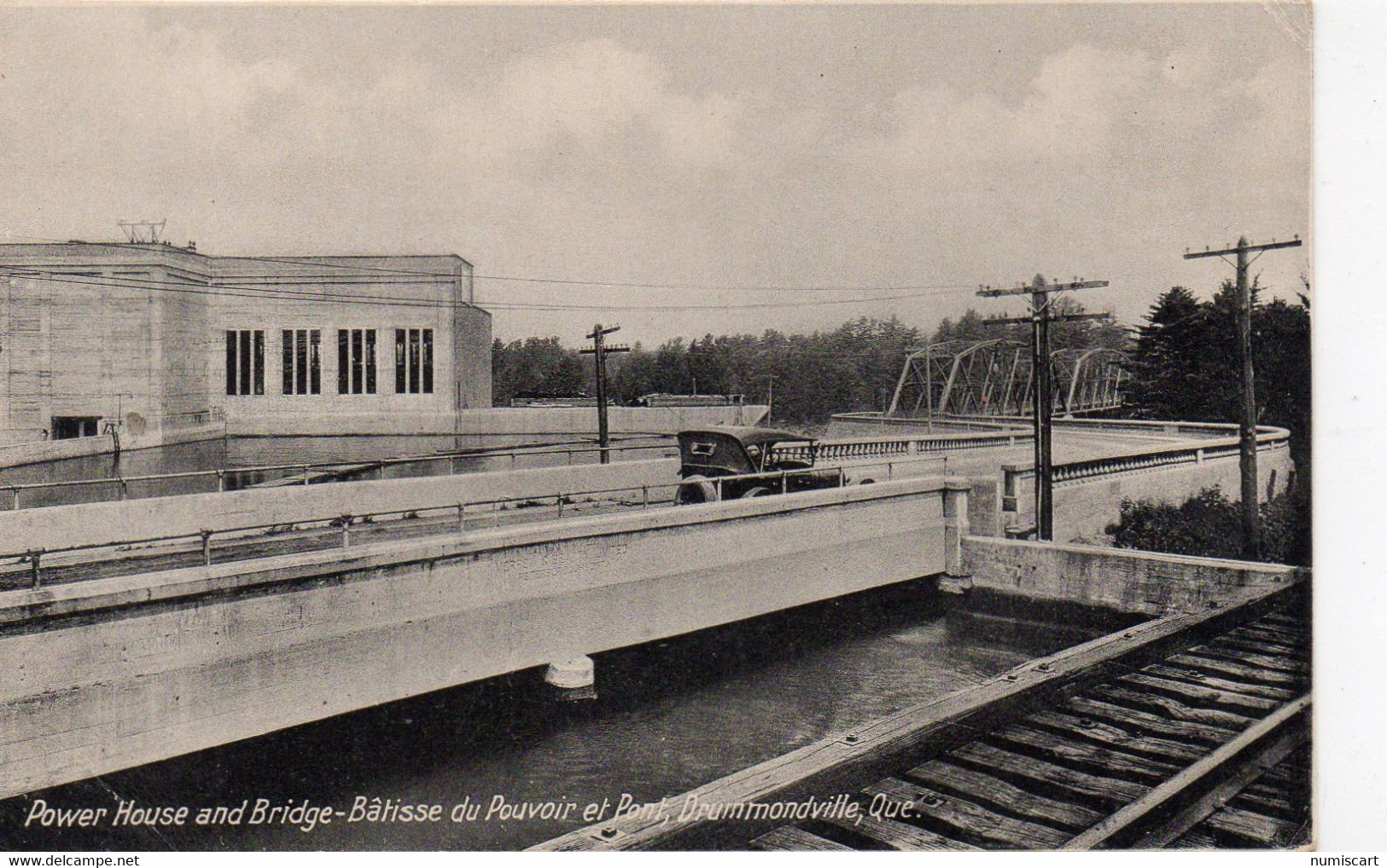 Drummondville Bâtisse du Pouvoir le Pont voiture