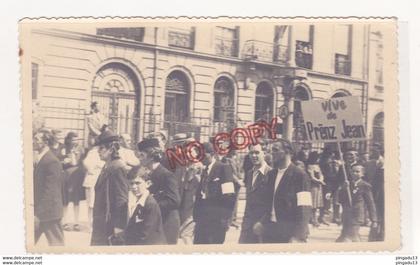 WW2 ? Luxembourg archive famille Dudelange Esch sur Alzette carte photo manifestation " Vive Prënz Jean " scoutisme ?